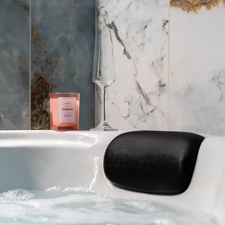 Apartment Secret *