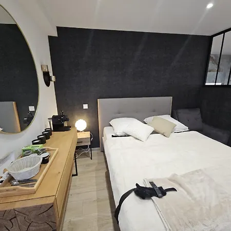 Secret Apartment *